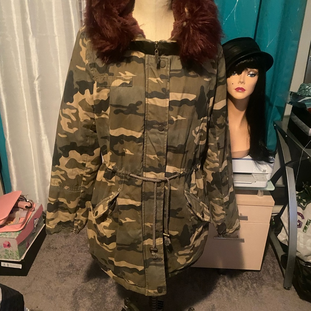 Calling all my CAMO GIRLS !! Many details heavy and fashionable 💚🩶🦌 - Picture 8 of 16